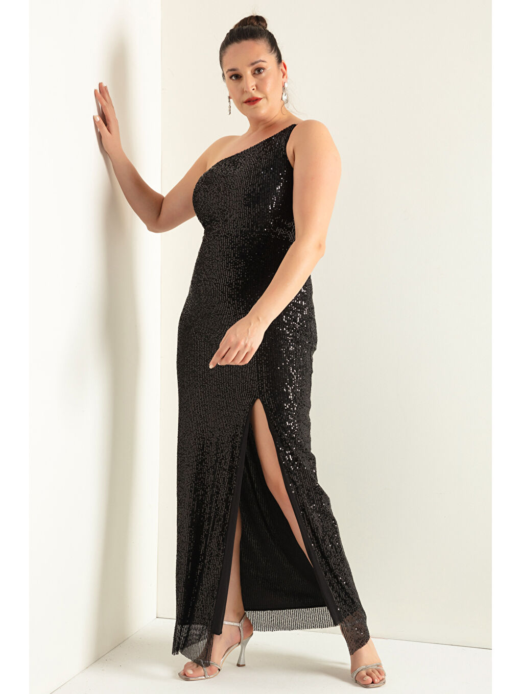 Kadın Siyah Tek Omuzlu Yırtmaçlı Büyük Beden Uzun Abiye Elbise-1