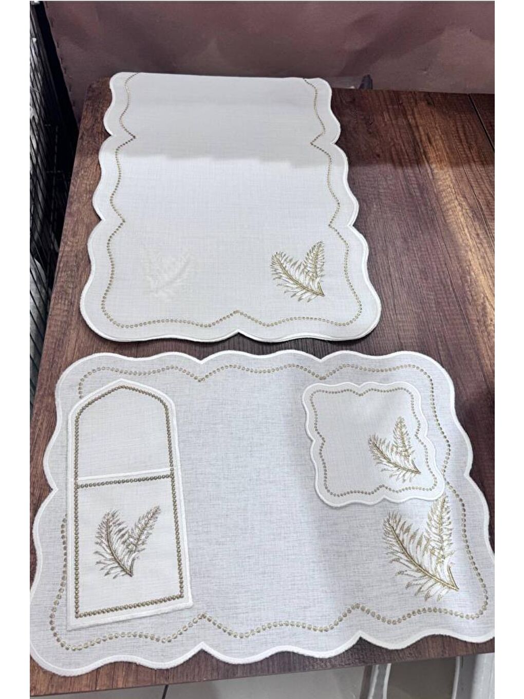 Sarı Viktori Keten Nakışlı Amerikan Servis Takımı 19 Parça Gold