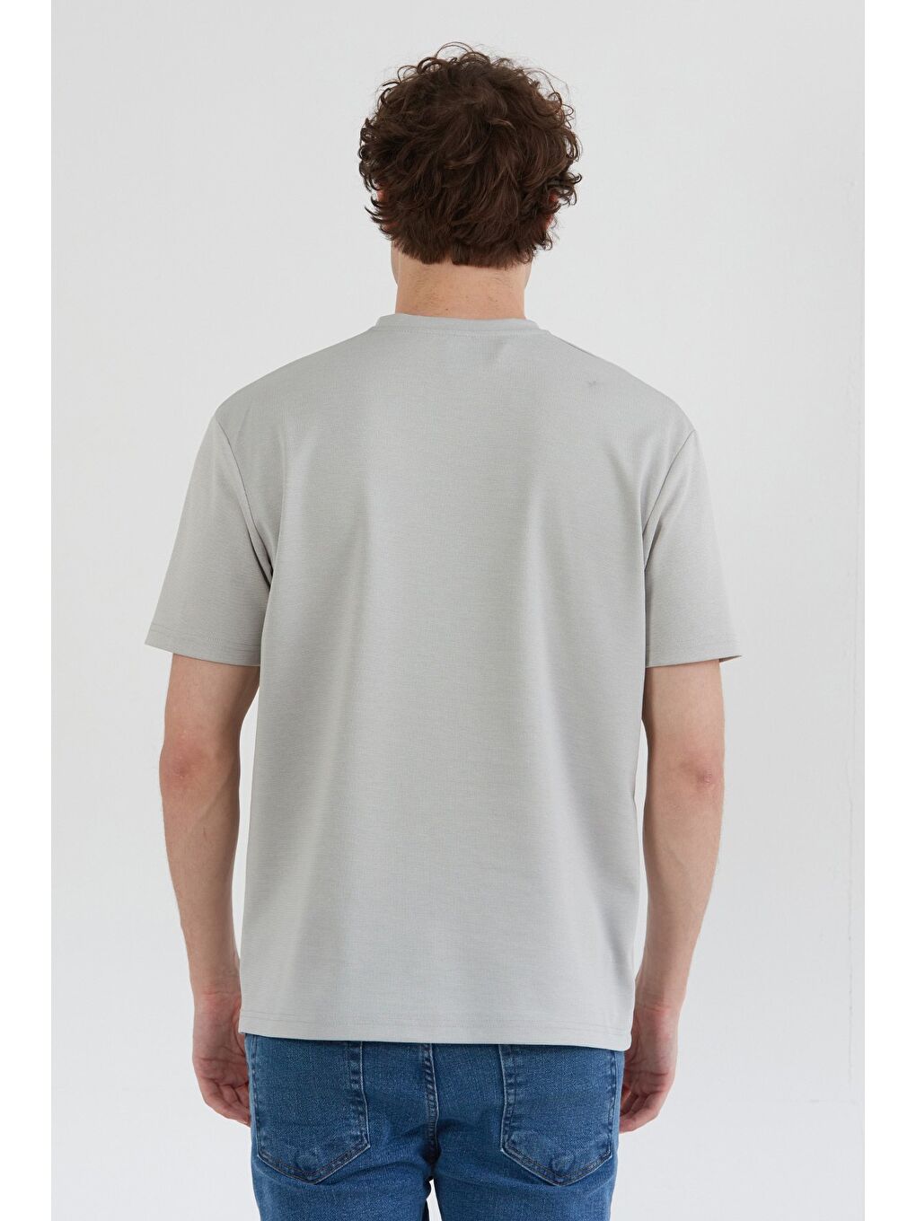 Gri Yazı Kabartma Baskılı Bisiklet Yaka Tişört-3