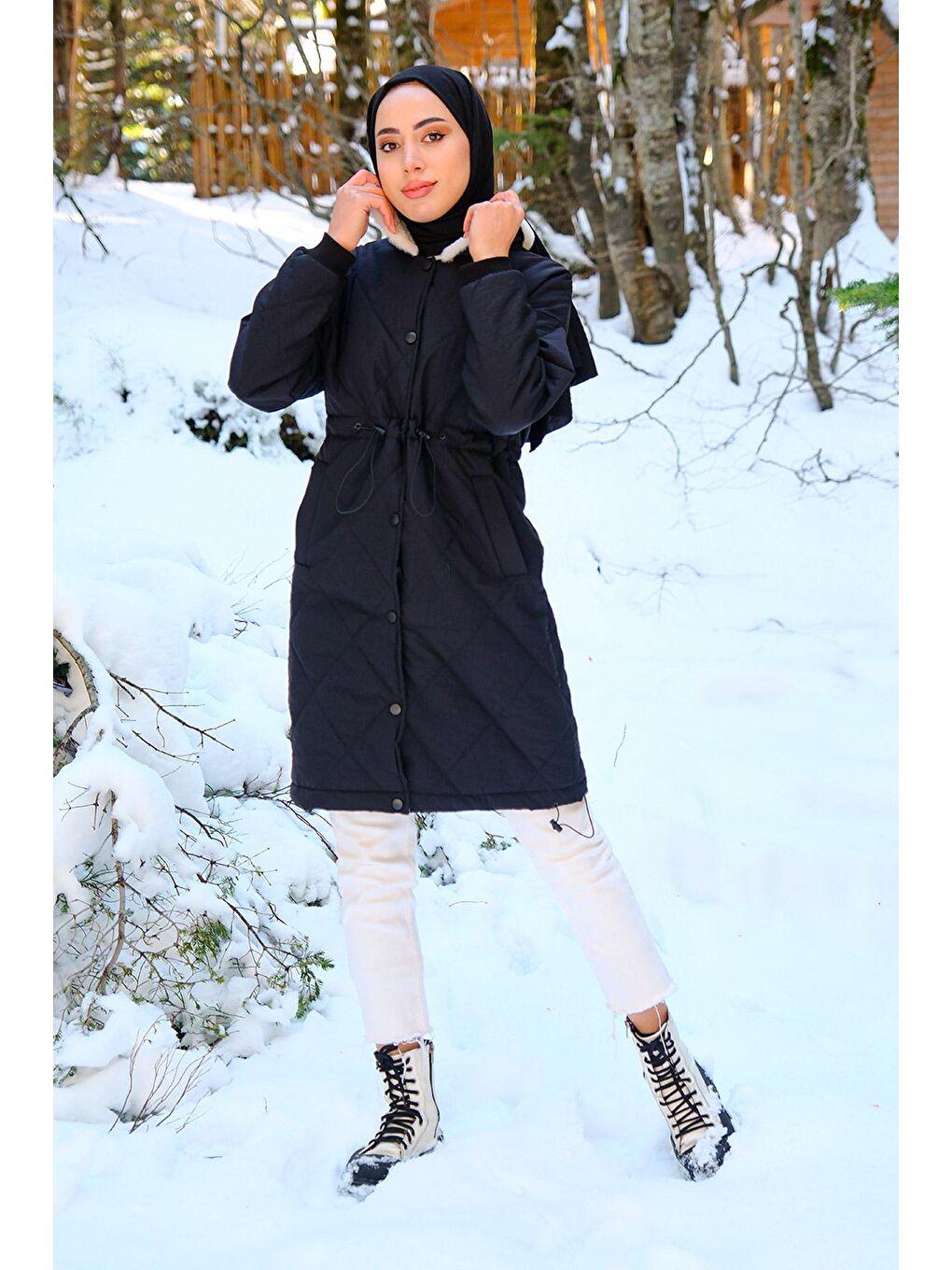 Bel Bağlamalı Kapitone Mont Siyah