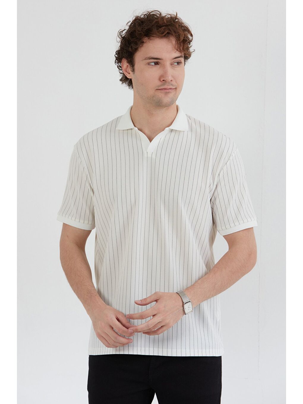 Beyaz Jakarlı Polo Yaka Tişört-1