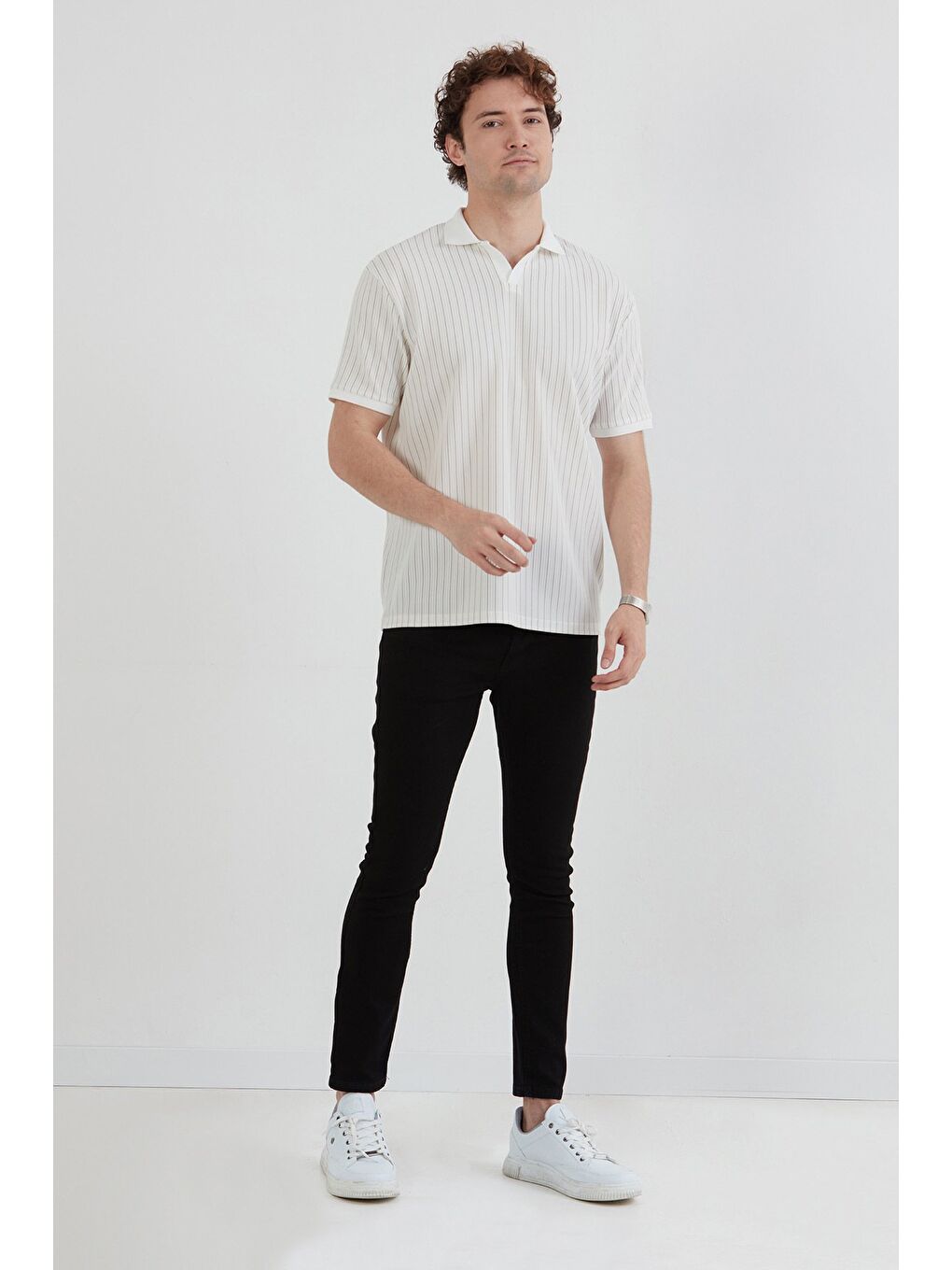 Beyaz Jakarlı Polo Yaka Tişört-2