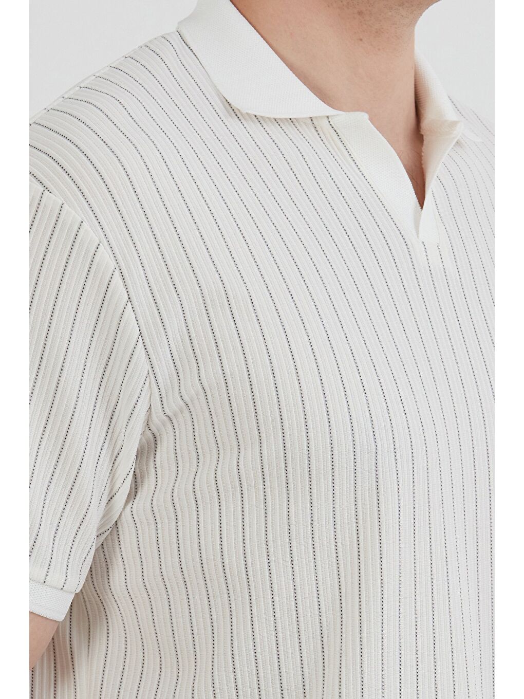 Beyaz Jakarlı Polo Yaka Tişört-4