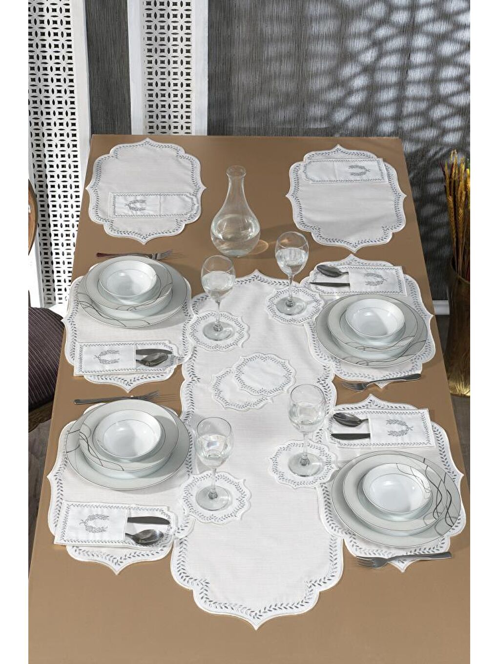 Gri Nişan Keten Nakışlı Amerikan Servis Takımı 19 Parça Silver