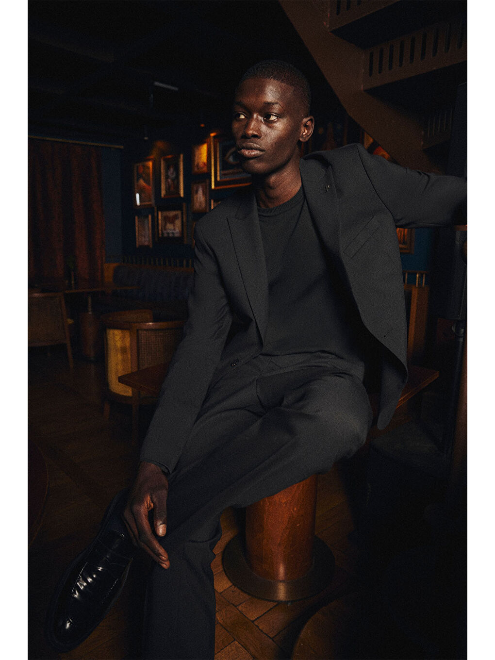 Erkek Siyah Slim Fit Dar Kesim Kırlangıç Yaka Desenli Yünlü Takım Elbise-1