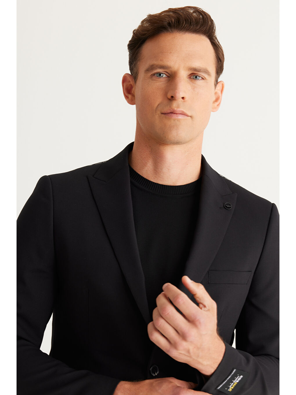 Erkek Siyah Slim Fit Dar Kesim Kırlangıç Yaka Desenli Yünlü Takım Elbise-4