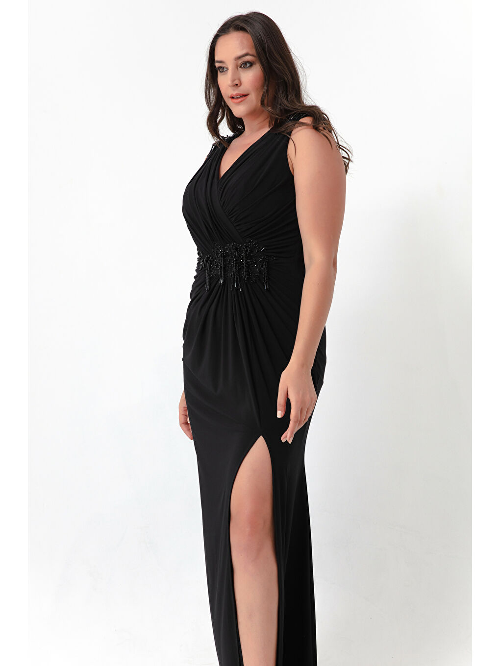 Kadın Siyah V Yaka Omuzları Taş Detaylı Büyük Beden Uzun Abiye Elbise-1