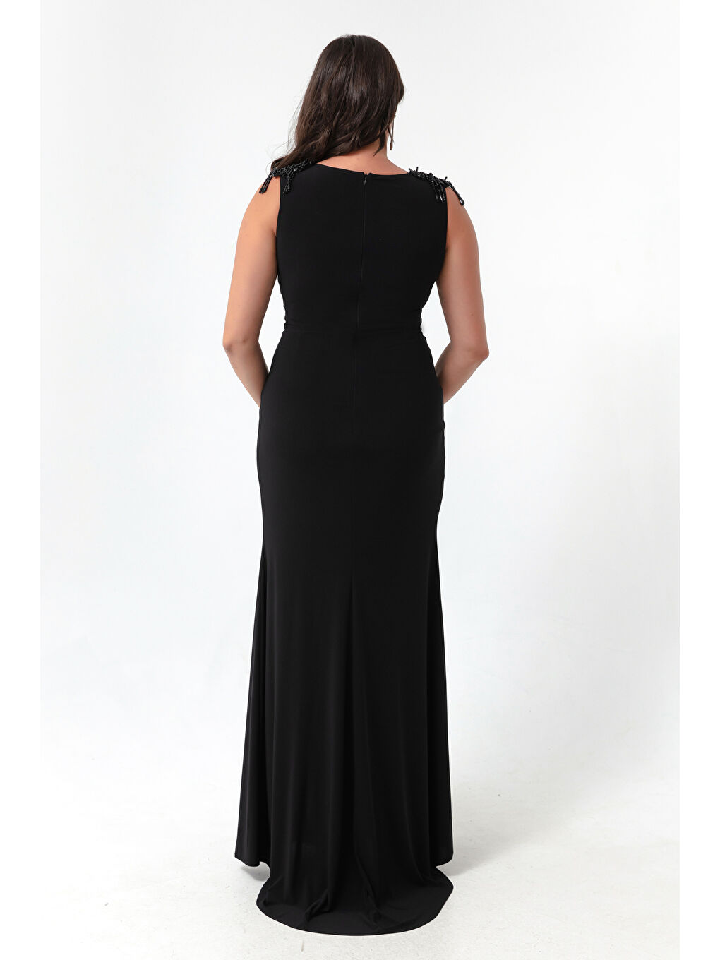 Kadın Siyah V Yaka Omuzları Taş Detaylı Büyük Beden Uzun Abiye Elbise-4