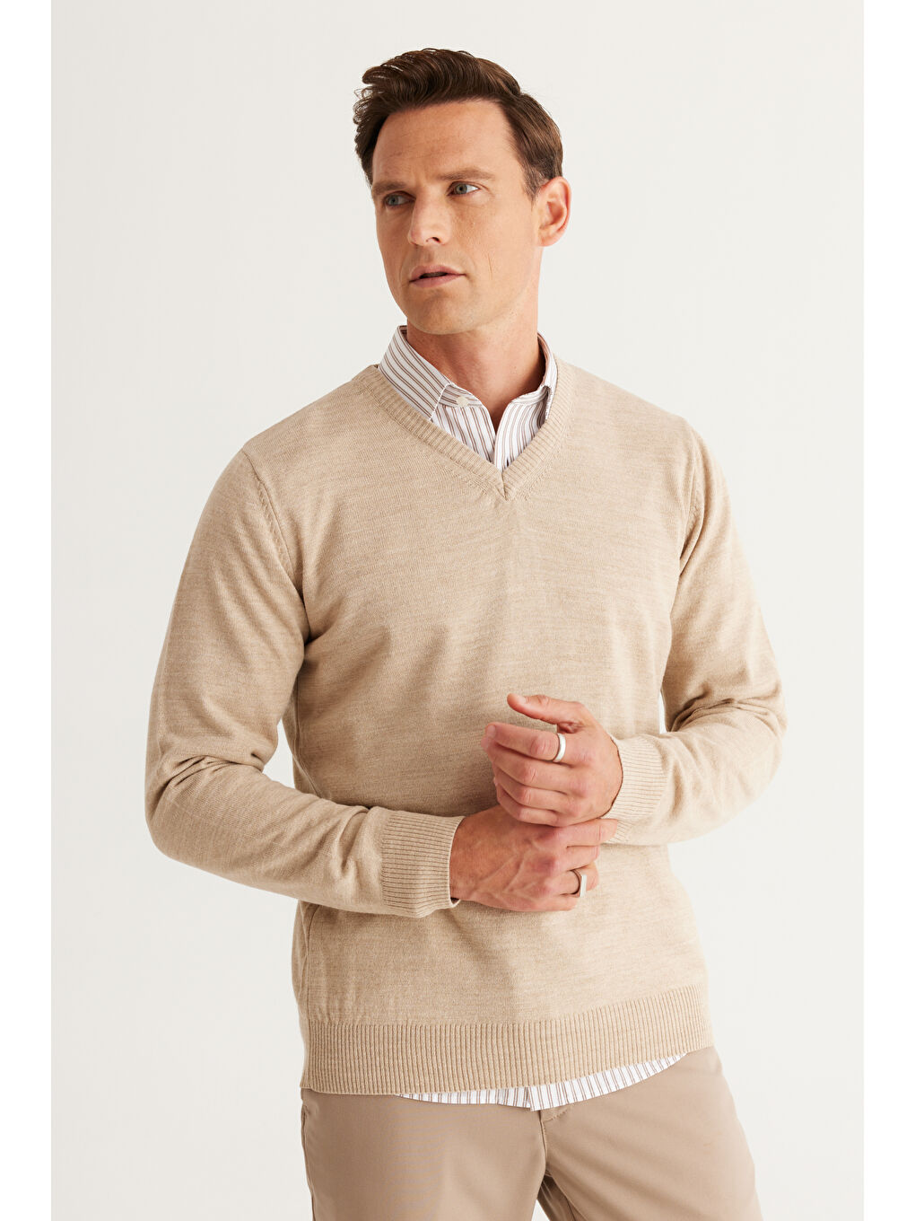Erkek Bej Anti-Pilling Tüylenme Yapmayan Normal Kesim V Yaka Triko Kazak-1