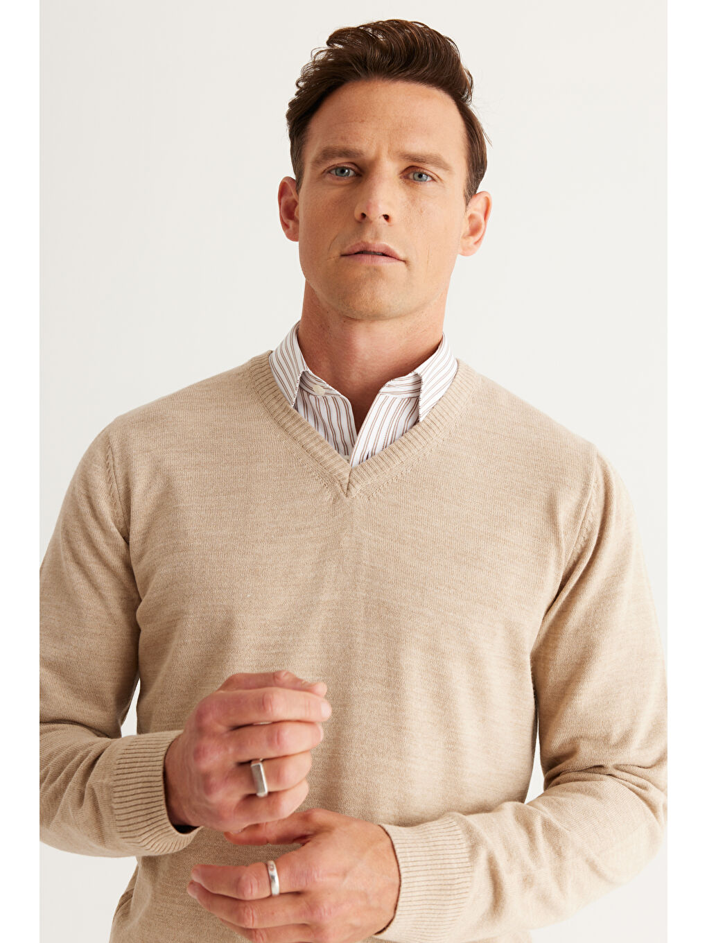 Erkek Bej Anti-Pilling Tüylenme Yapmayan Normal Kesim V Yaka Triko Kazak-2