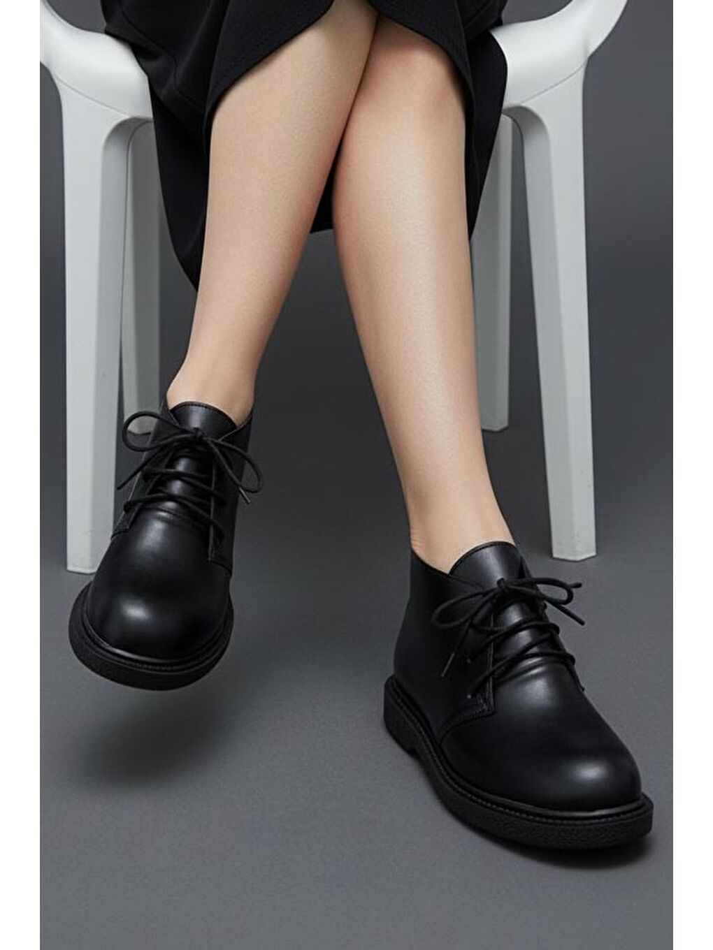 Kadın Siyah Bağcıklı Yarım Cilt Rugan Bot - 27907-SIYAH-1