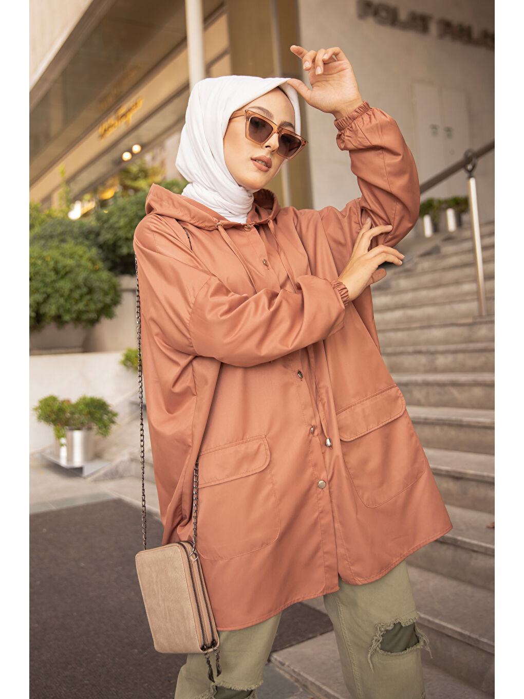 Bej Kapüşonlu Yaka Kadın Vizon Trenc 13088