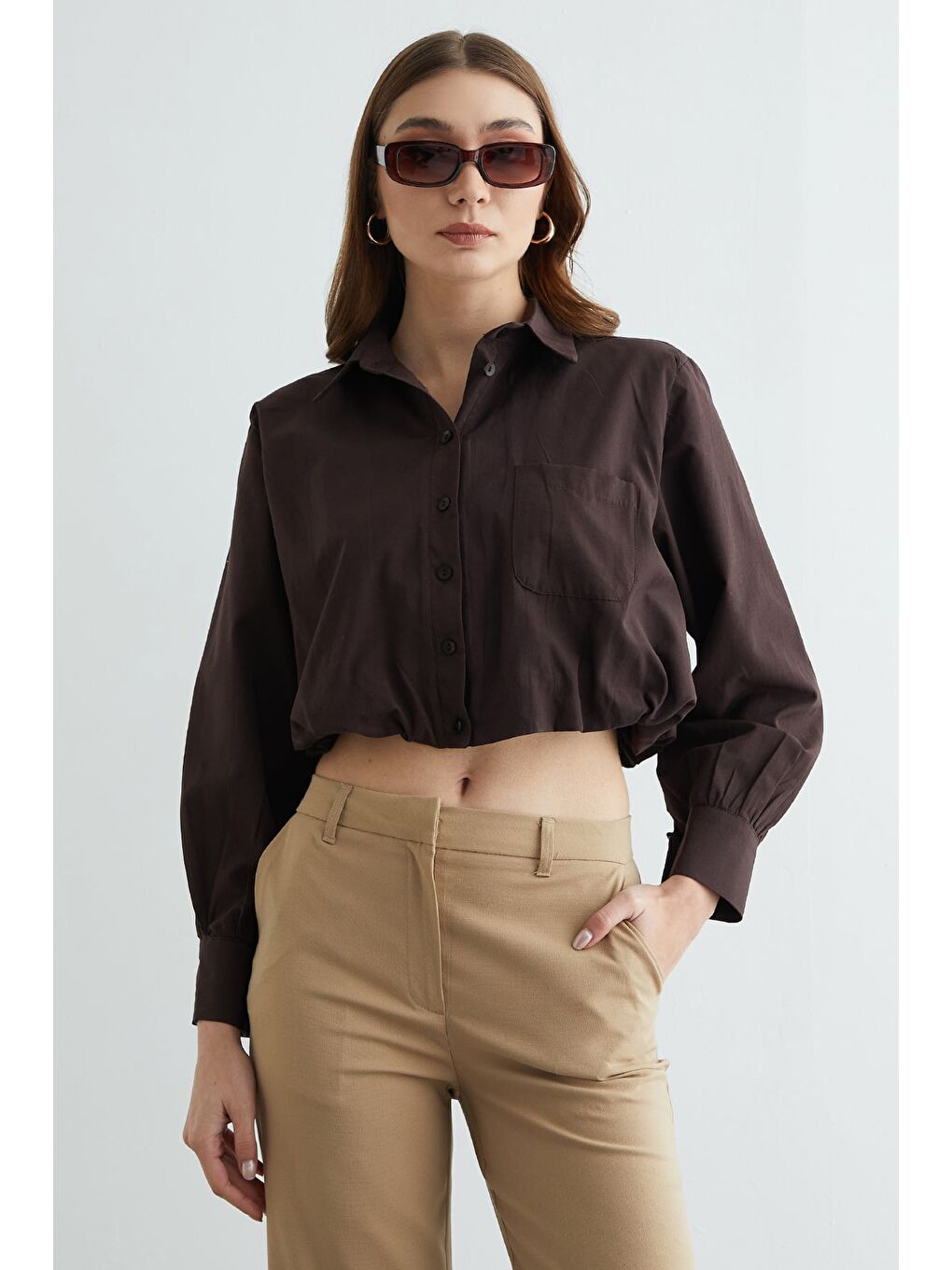 Kahverengi Düğmeli Tek Cepli Crop Gömlek