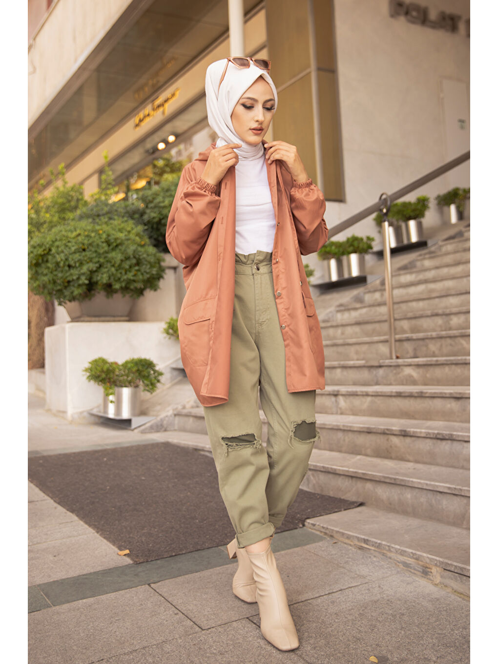 Bej Kapüşonlu Yaka Kadın Vizon Trenc 13088-1