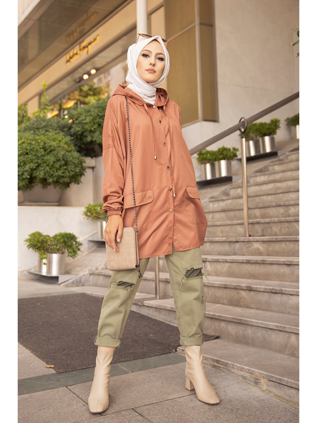 Bej Kapüşonlu Yaka Kadın Vizon Trenc 13088-2