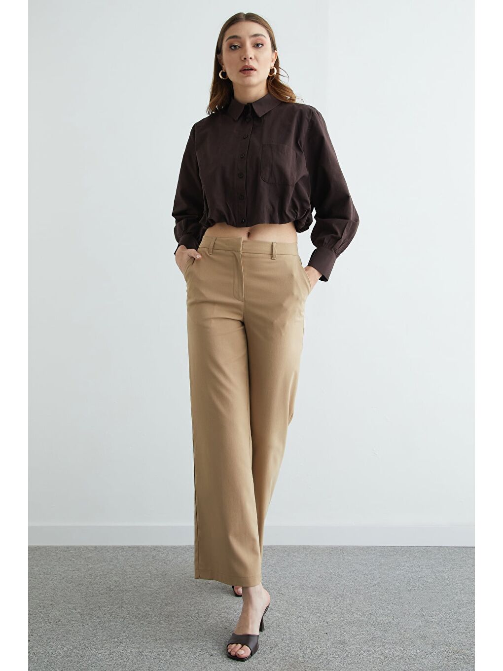 Kahverengi Düğmeli Tek Cepli Crop Gömlek-4