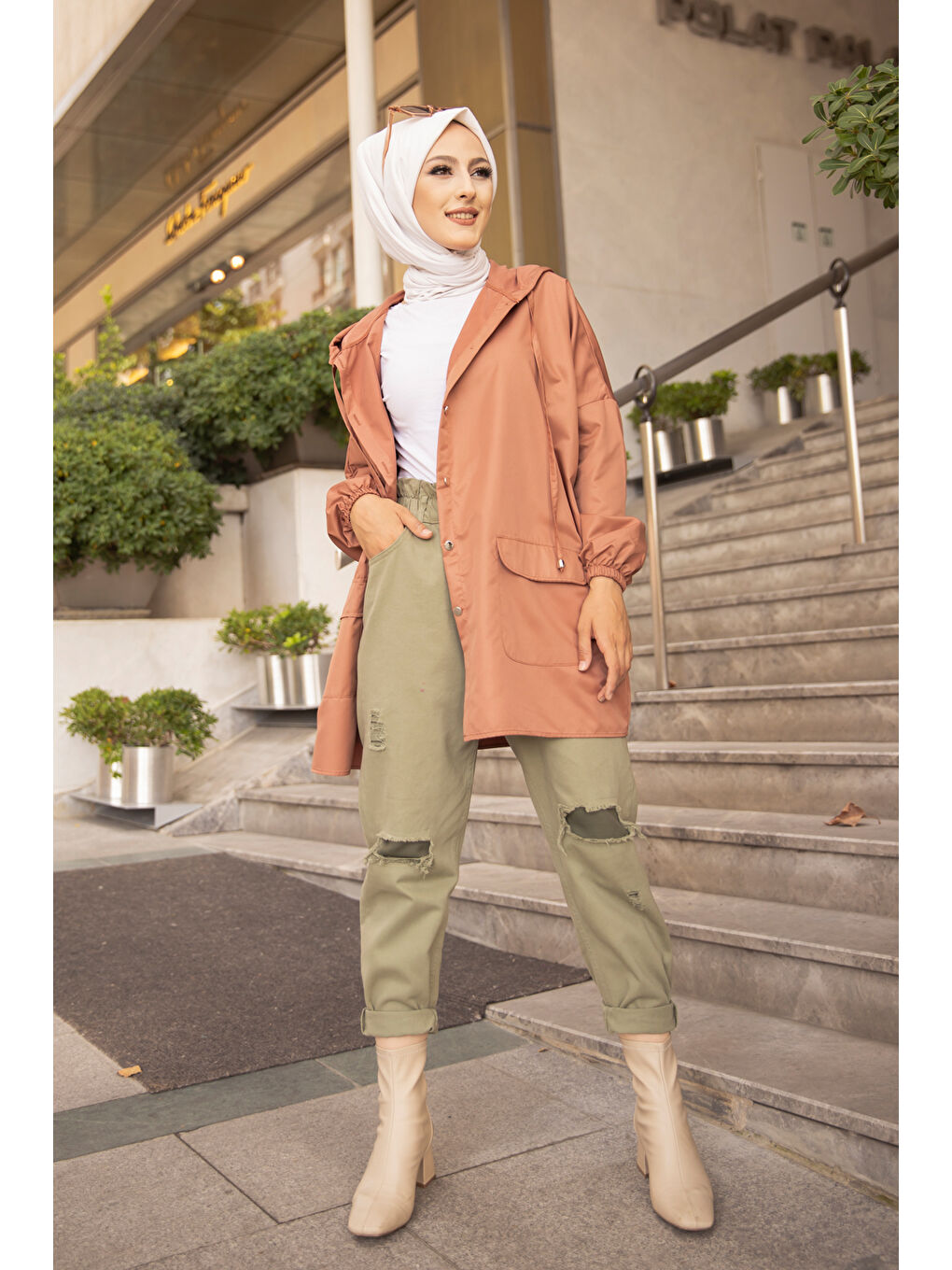 Bej Kapüşonlu Yaka Kadın Vizon Trenc 13088-3