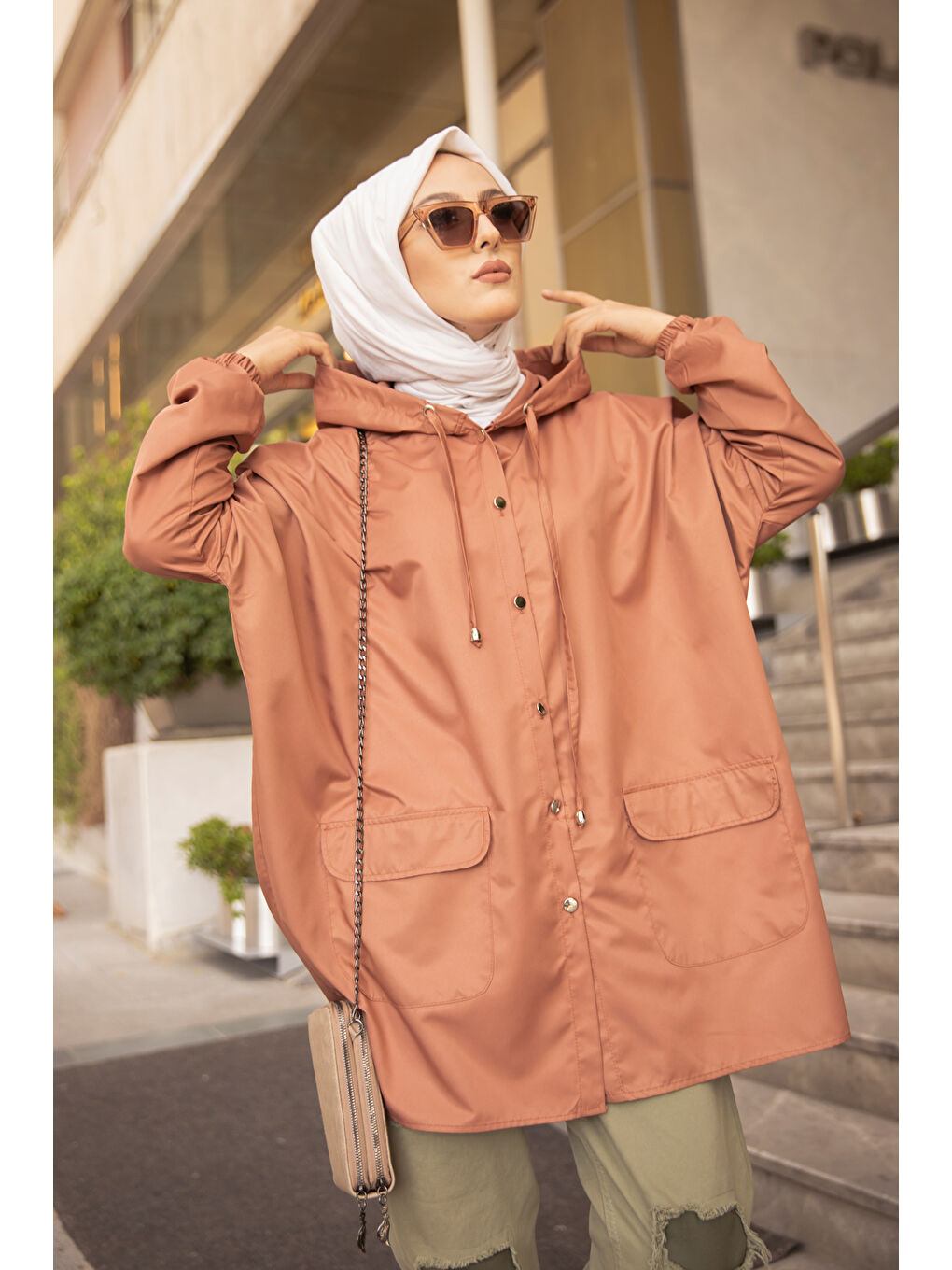 Bej Kapüşonlu Yaka Kadın Vizon Trenc 13088-4