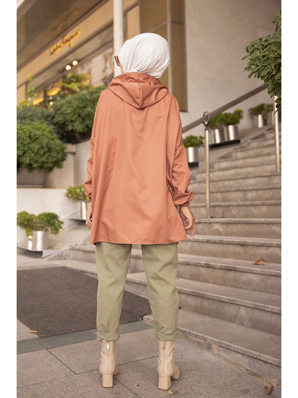 Bej Kapüşonlu Yaka Kadın Vizon Trenc 13088-5