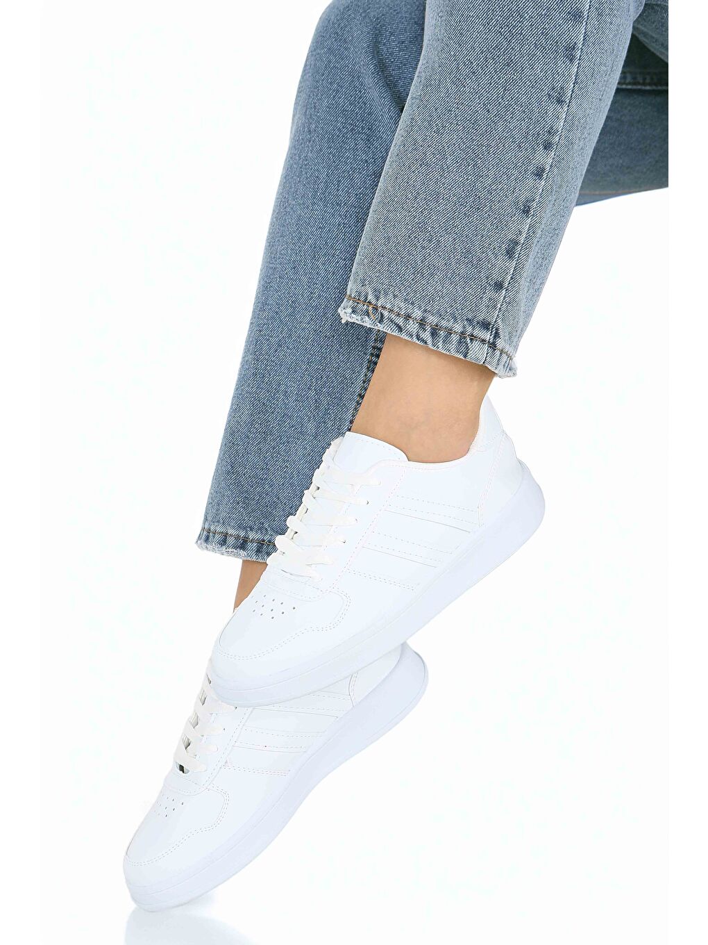 Kadın Beyaz Çizgili Suni Deri Spor Ayakkabı - 27888-BEYAZ-1