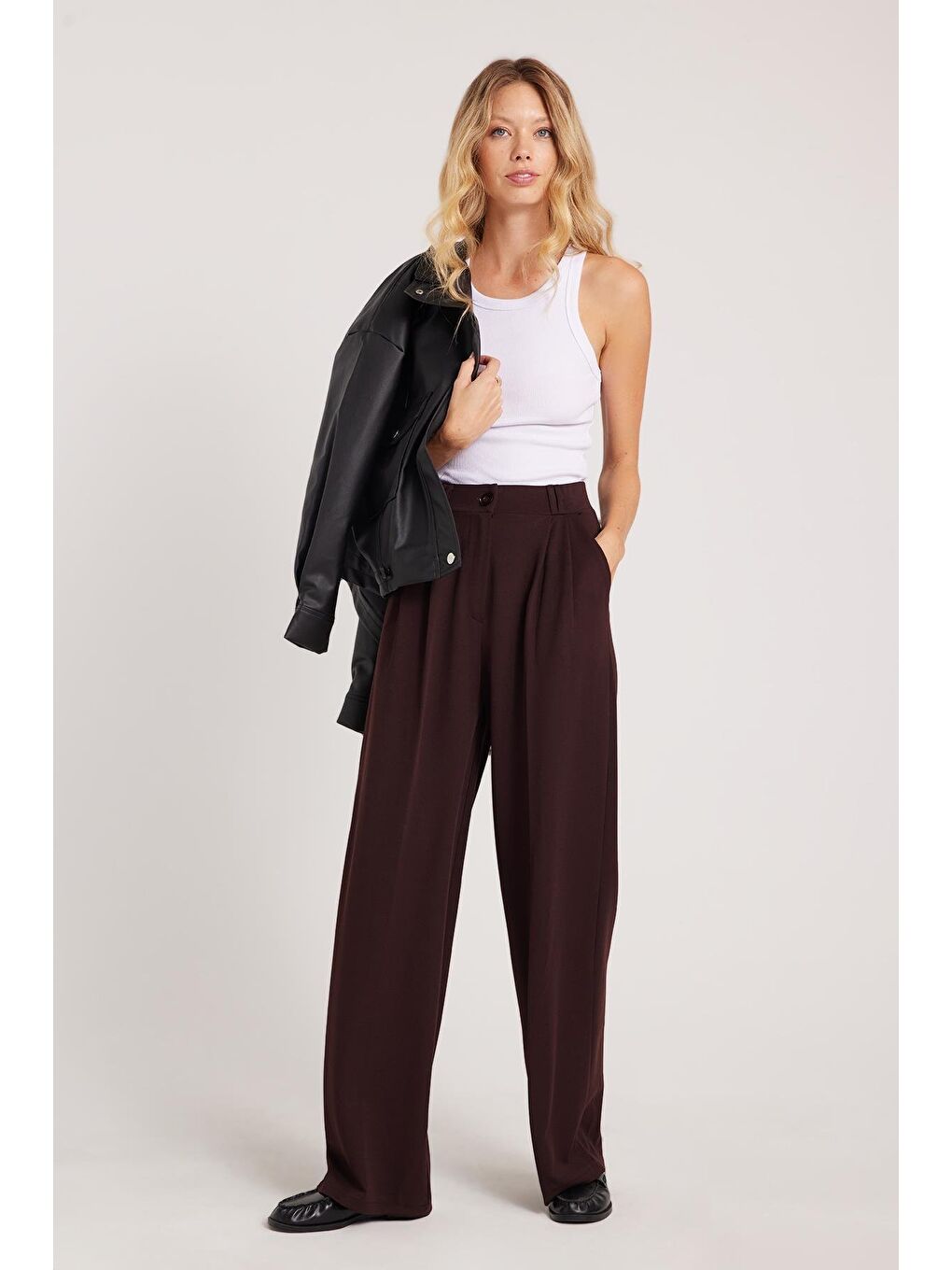 Kadın Regular Fit Klasik Kesim Yüksel Bel Geniş Paça Kahverengi Pantolon-1