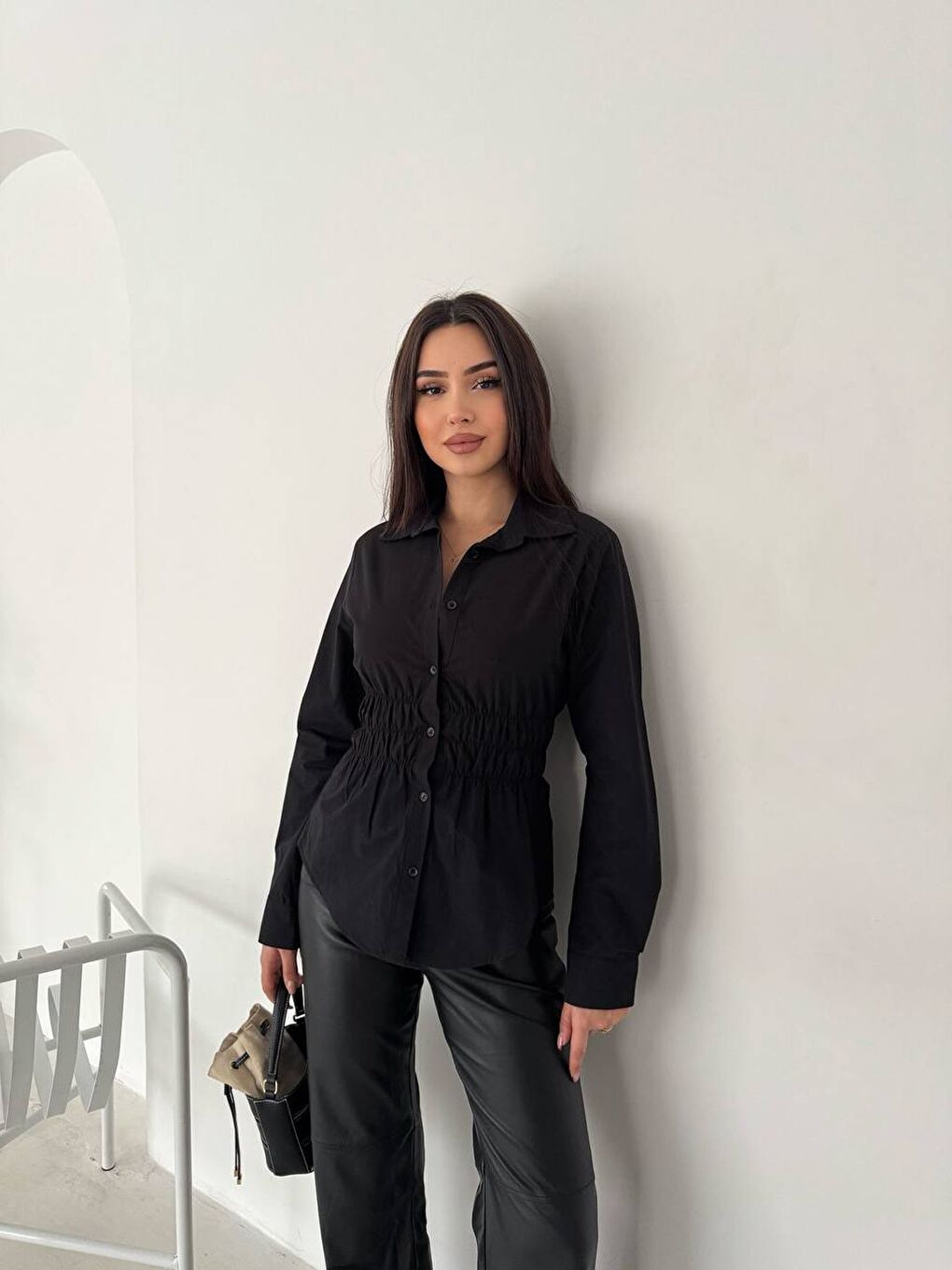 Kadın Bel Büzgülü Uzun Kollu Siyah Gömlek