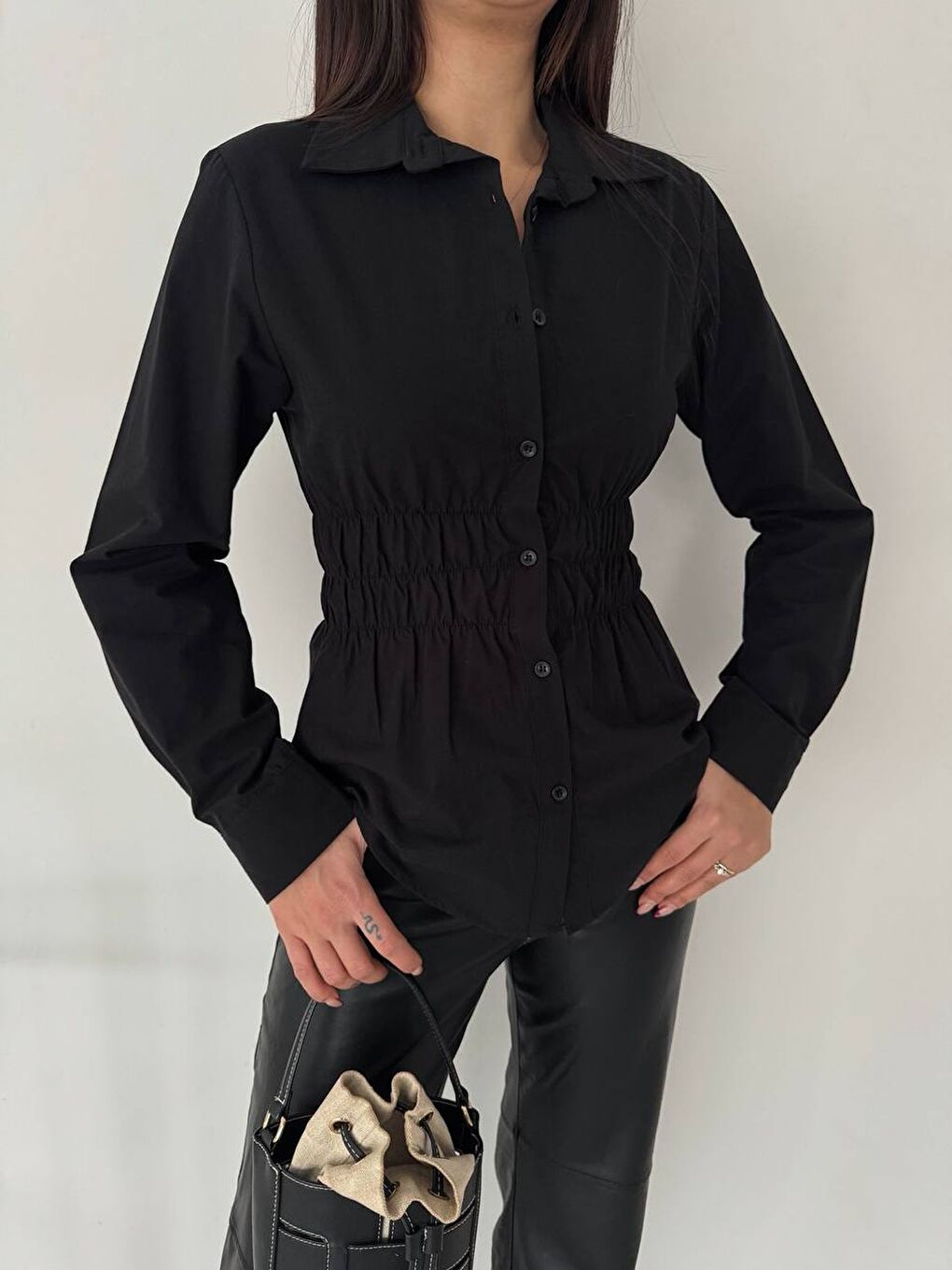 Kadın Bel Büzgülü Uzun Kollu Siyah Gömlek-1
