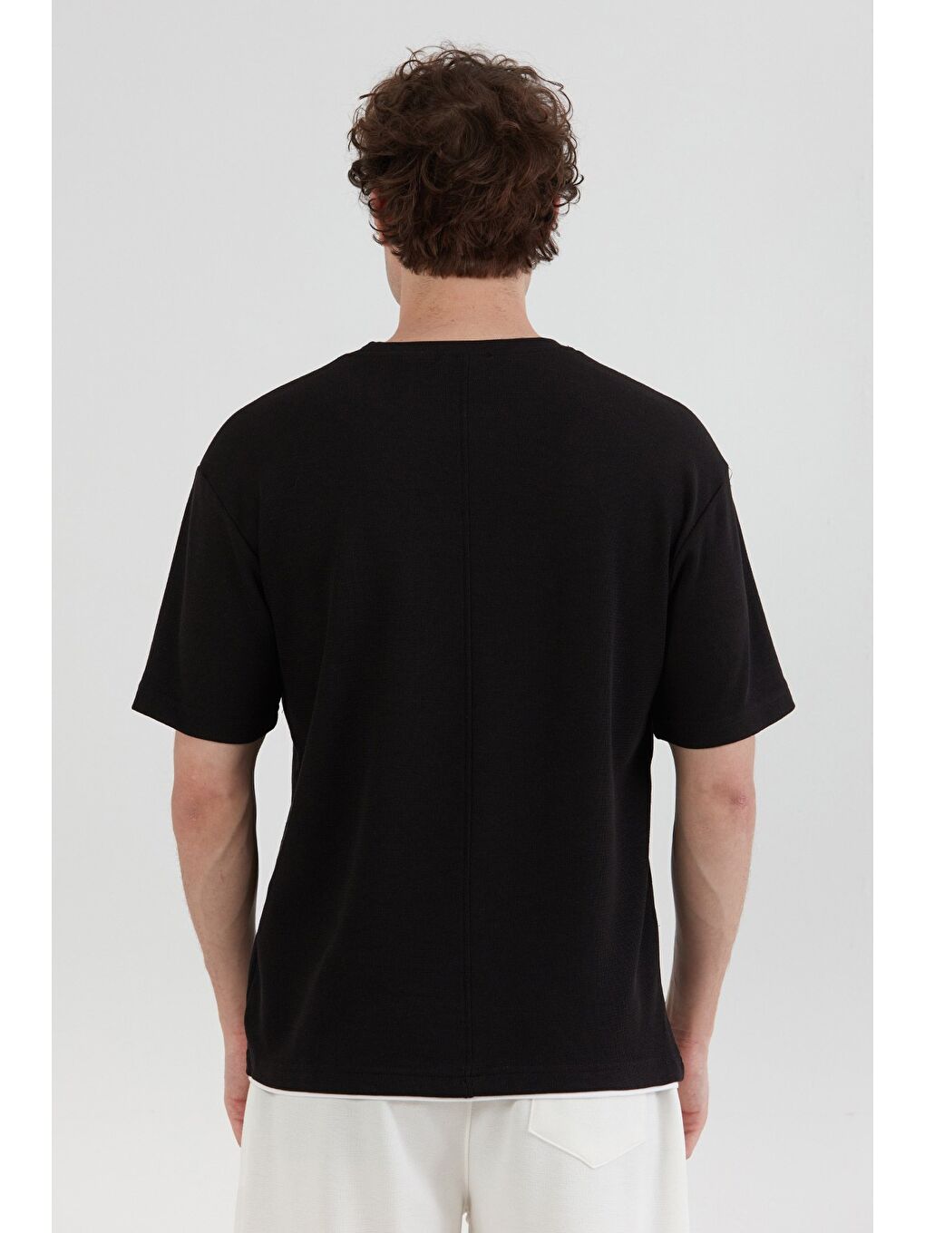 Siyah Cepli Bisiklet Yaka Tişört-3