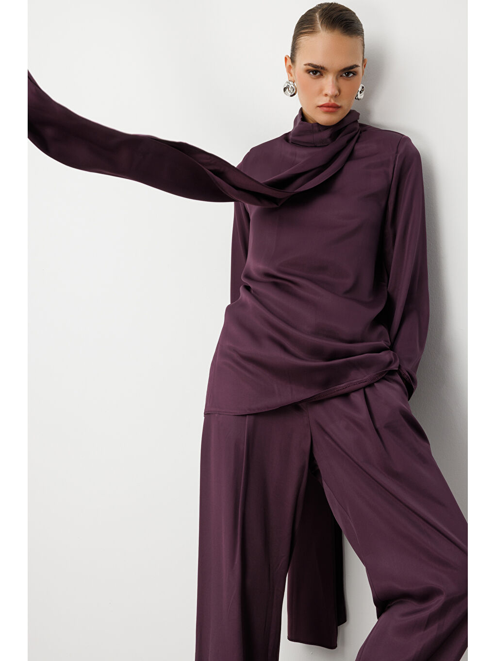 Fular Detaylı Saten Bordo Tasarım Bluz-3