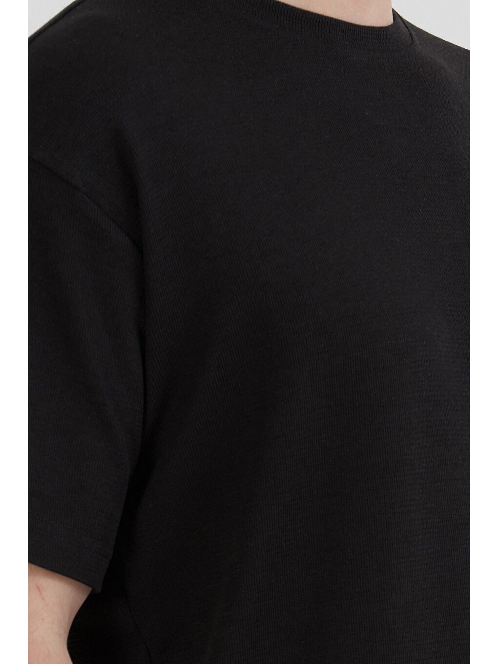 Siyah Cepli Bisiklet Yaka Tişört-4