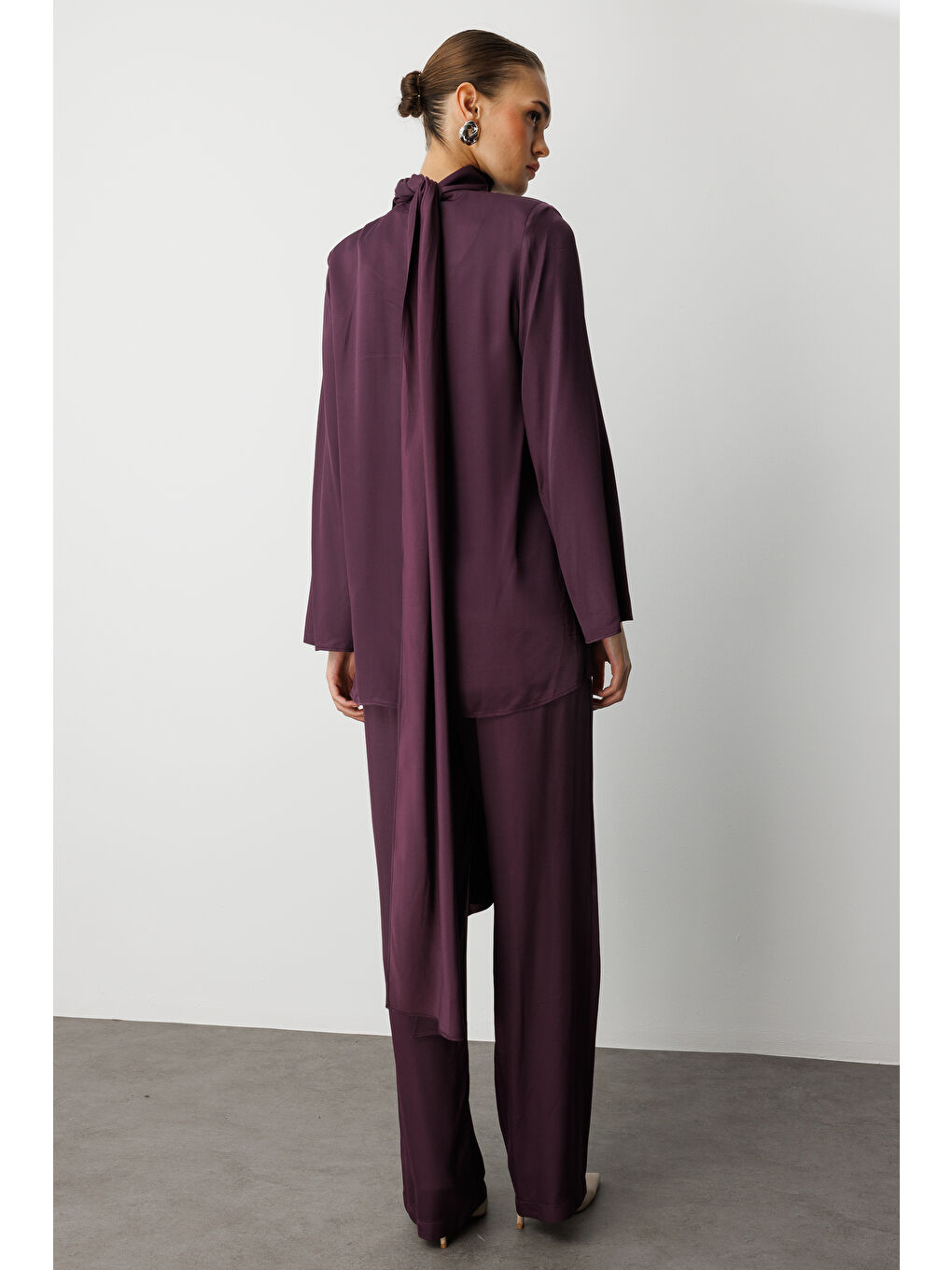 Fular Detaylı Saten Bordo Tasarım Bluz-5