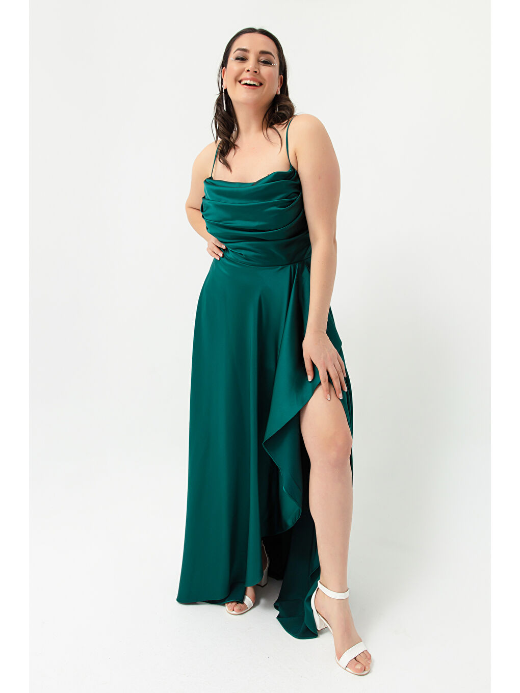 Kadın Zümrüt Yeşili Volanlı Yırtmaçlı Büyük Beden Saten Abiye Mezuniyet Elbisesi-3