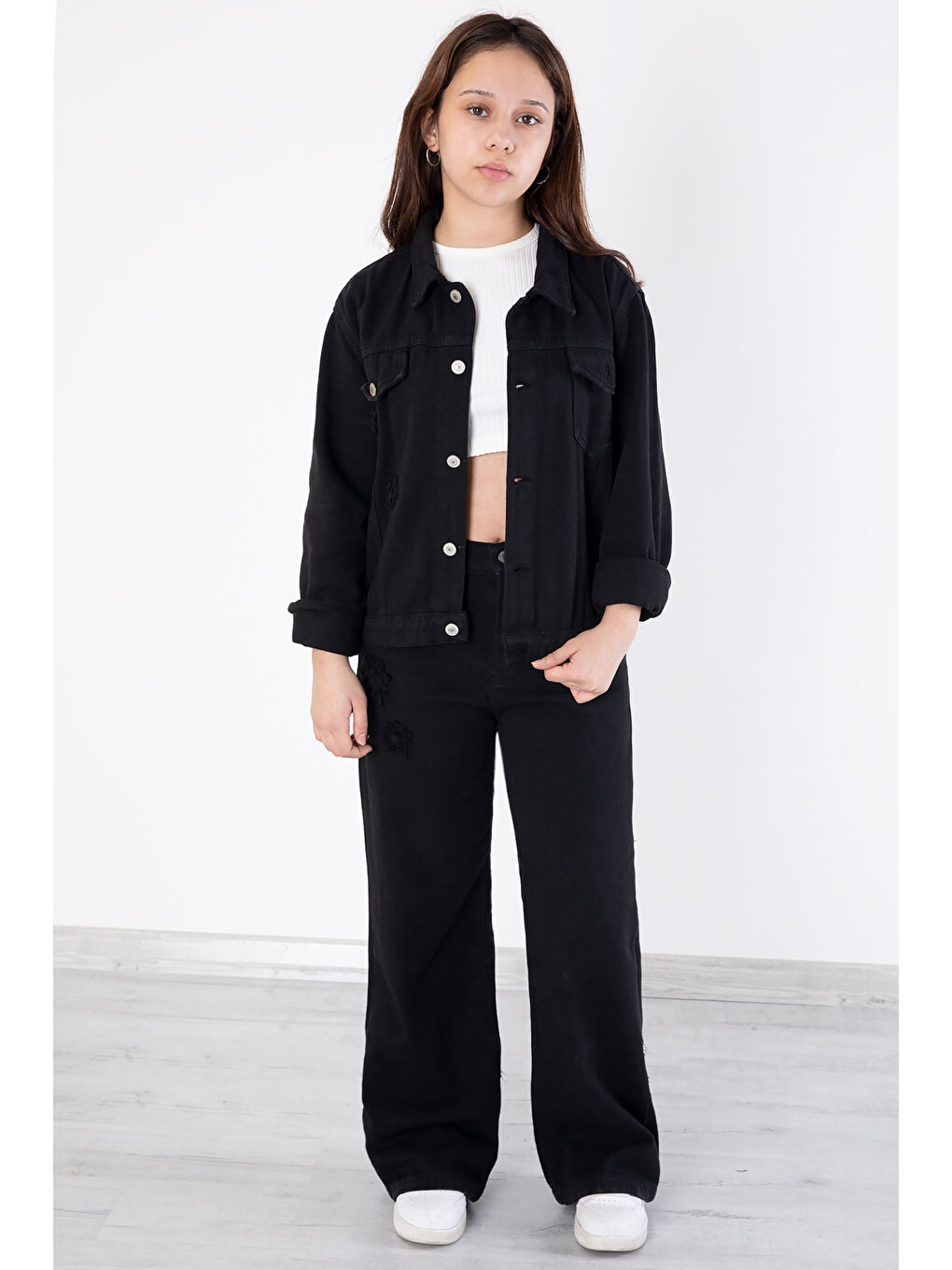 Siyah Nakış Detaylı Jean Pantolonlu ve Ceketli Kız Çocuk Takım 20362-2