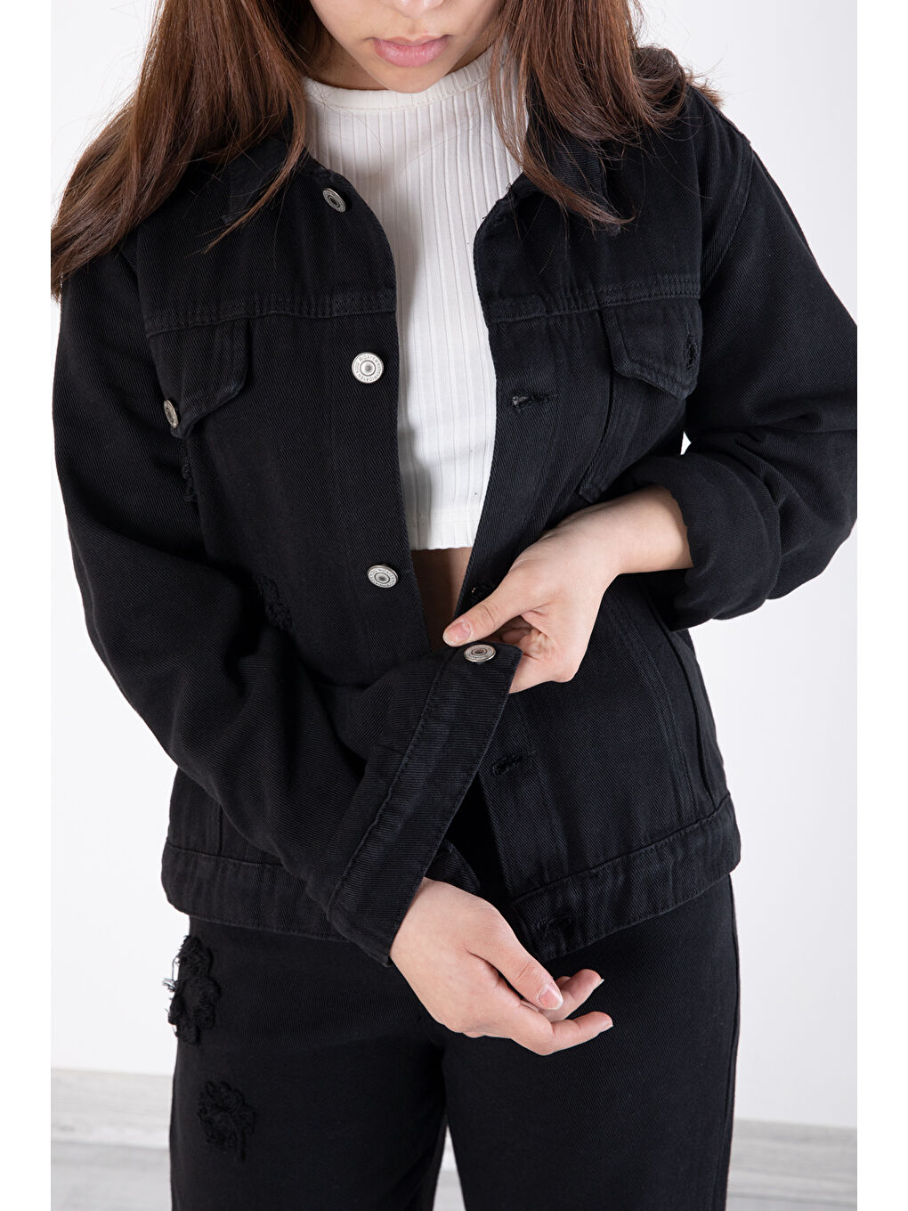 Siyah Nakış Detaylı Jean Pantolonlu ve Ceketli Kız Çocuk Takım 20362-3