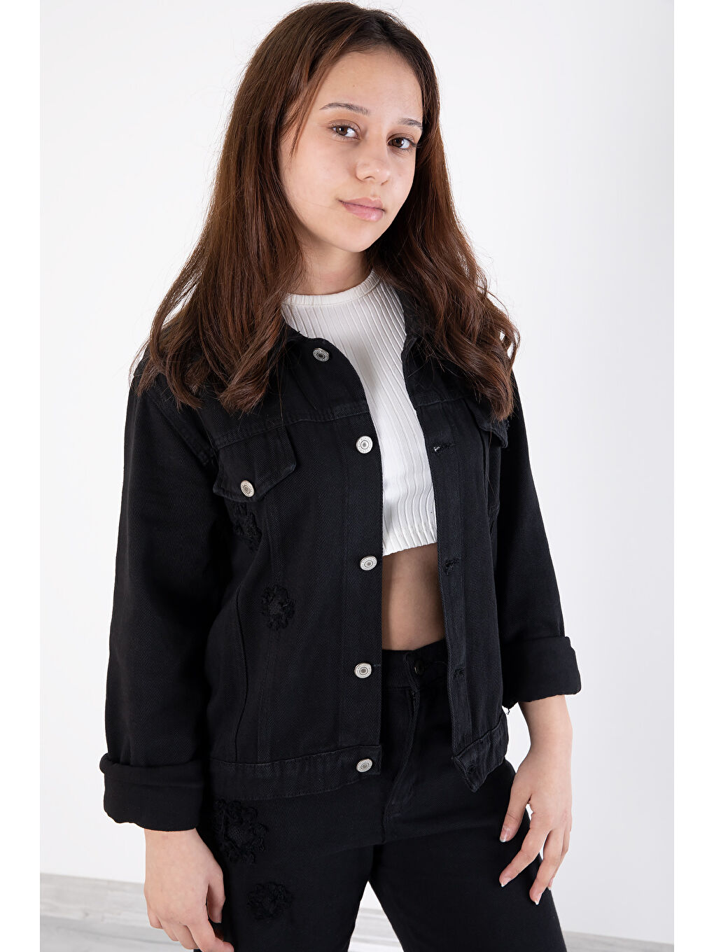Siyah Nakış Detaylı Jean Pantolonlu ve Ceketli Kız Çocuk Takım 20362-4