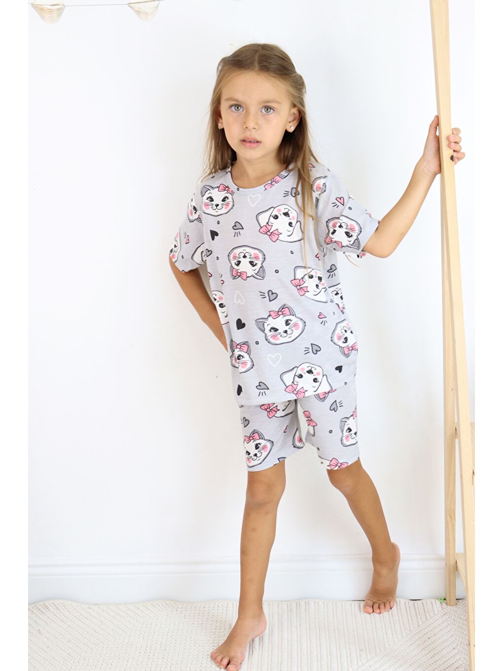 Beyaz Kız Çocuk Pamuklu Penye Kumaş Şortlu Pijama Takımı