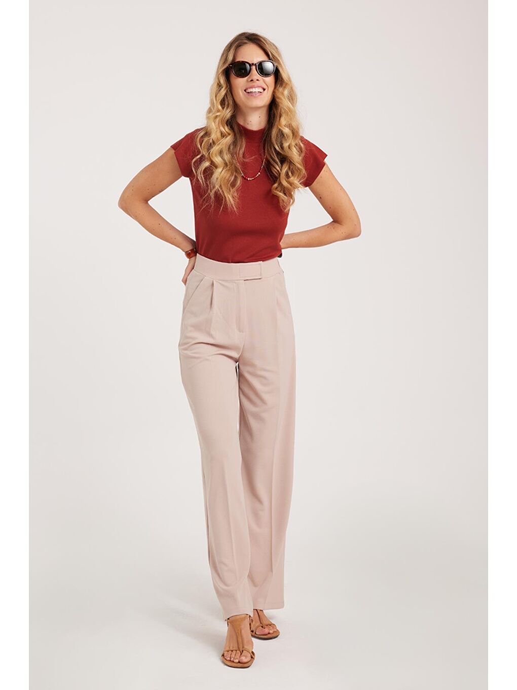 Bej Kadın Regular Fit Klasik Kesim Cırt Kapamalı Geniş Paça Taş Pantolon-1