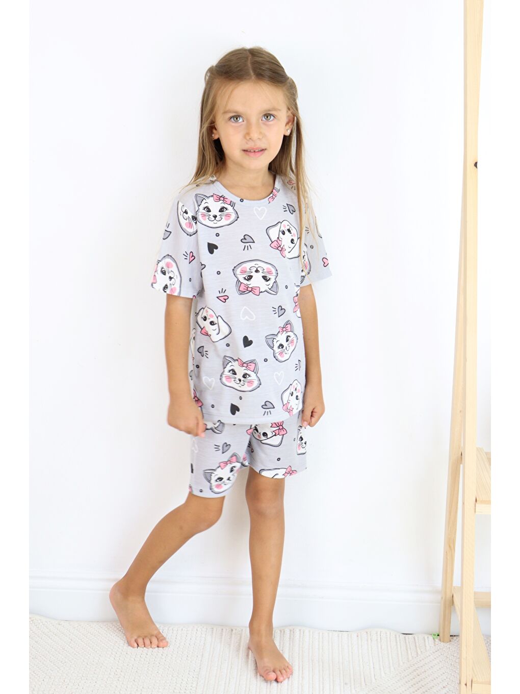 Beyaz Kız Çocuk Pamuklu Penye Kumaş Şortlu Pijama Takımı-1