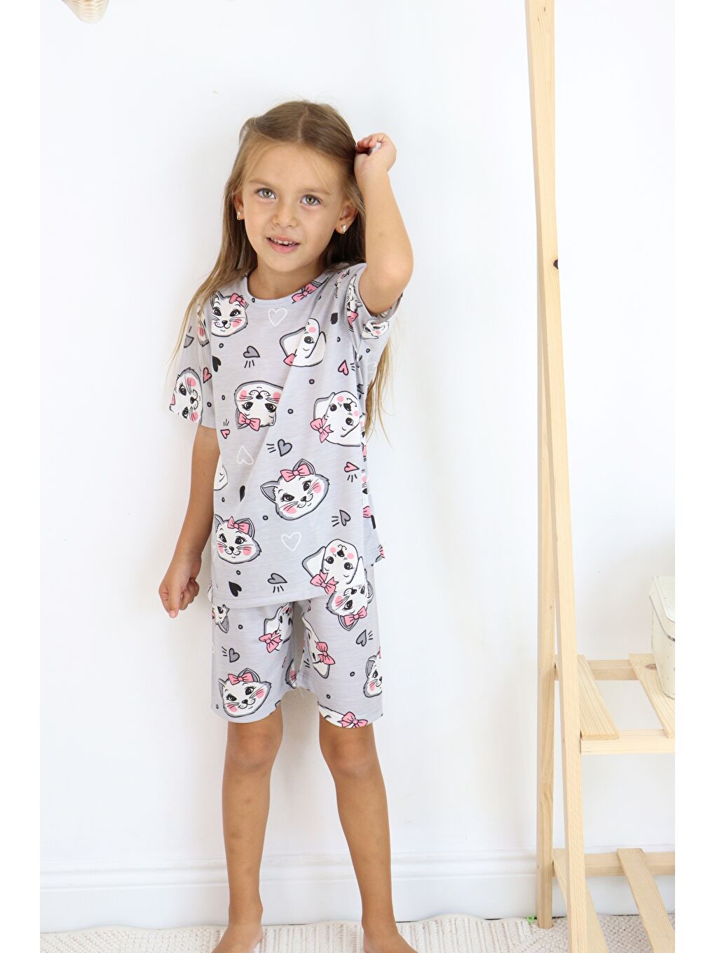 Beyaz Kız Çocuk Pamuklu Penye Kumaş Şortlu Pijama Takımı-4