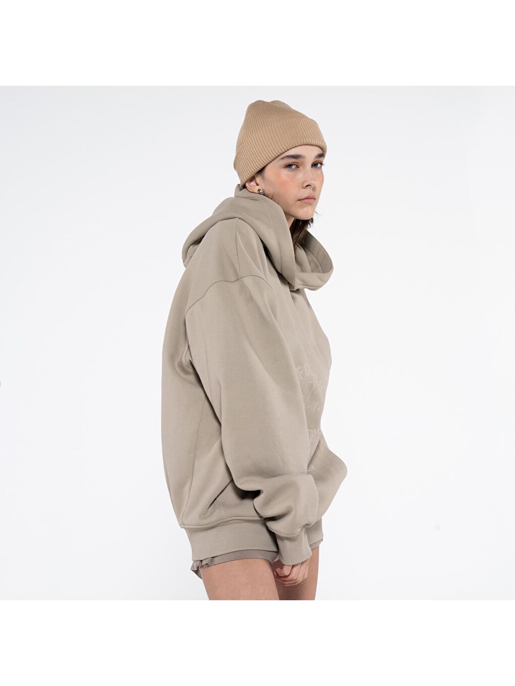 Disu Kadın Açık Bej Kanguru Cepli Kapüşonlu Ekstra Oversize Sweatshirt Hoodie-2