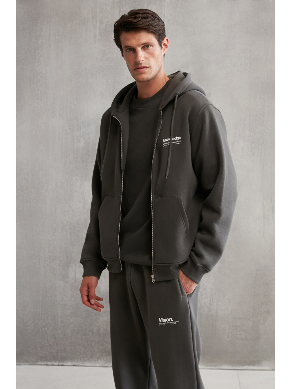 Erkek Yumuşacık Organik Pamuk Oversize Fermuarlı Baskılı Kapüşonlu Koyu Gri Sweatshirt-1