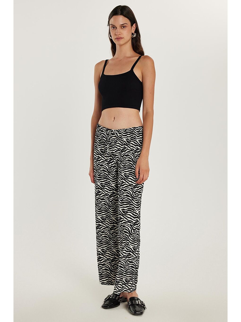 Karışık Kadın Relax Fit Rahat Kesim Beli Lastikli Bağlamalı Desenli Pantolon-1