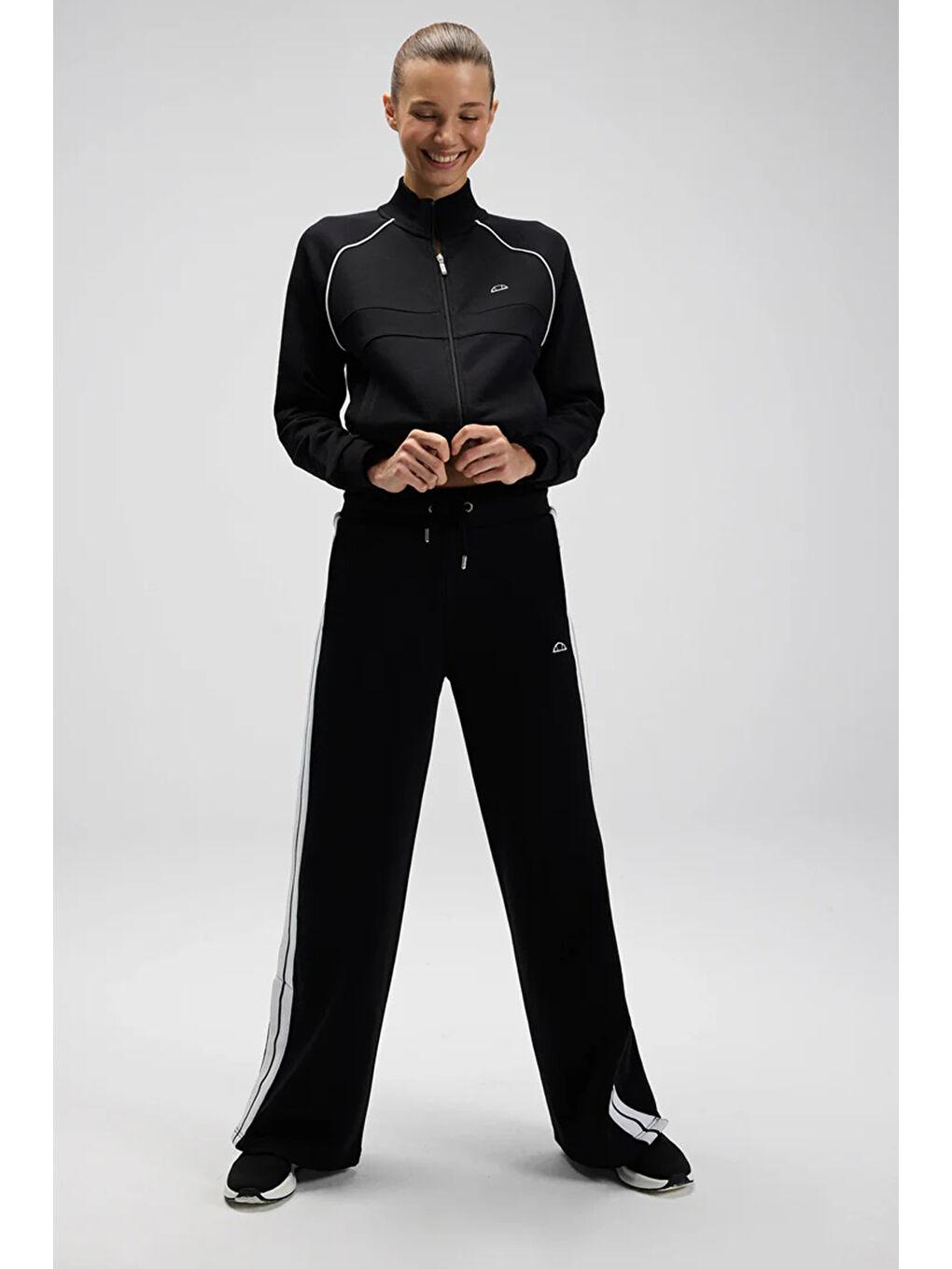 Siyah Logolu Pamuklu Regular Fit Dik Yaka Fermuarlı Kadın Sweat EF535-BK-1