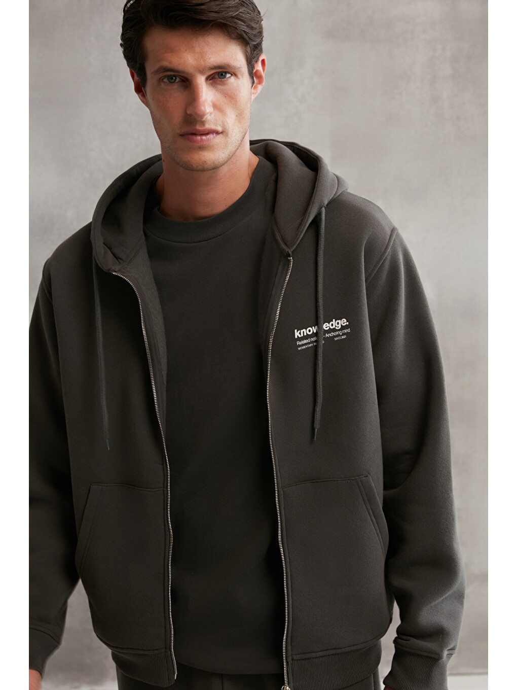 Erkek Yumuşacık Organik Pamuk Oversize Fermuarlı Baskılı Kapüşonlu Koyu Gri Sweatshirt-5