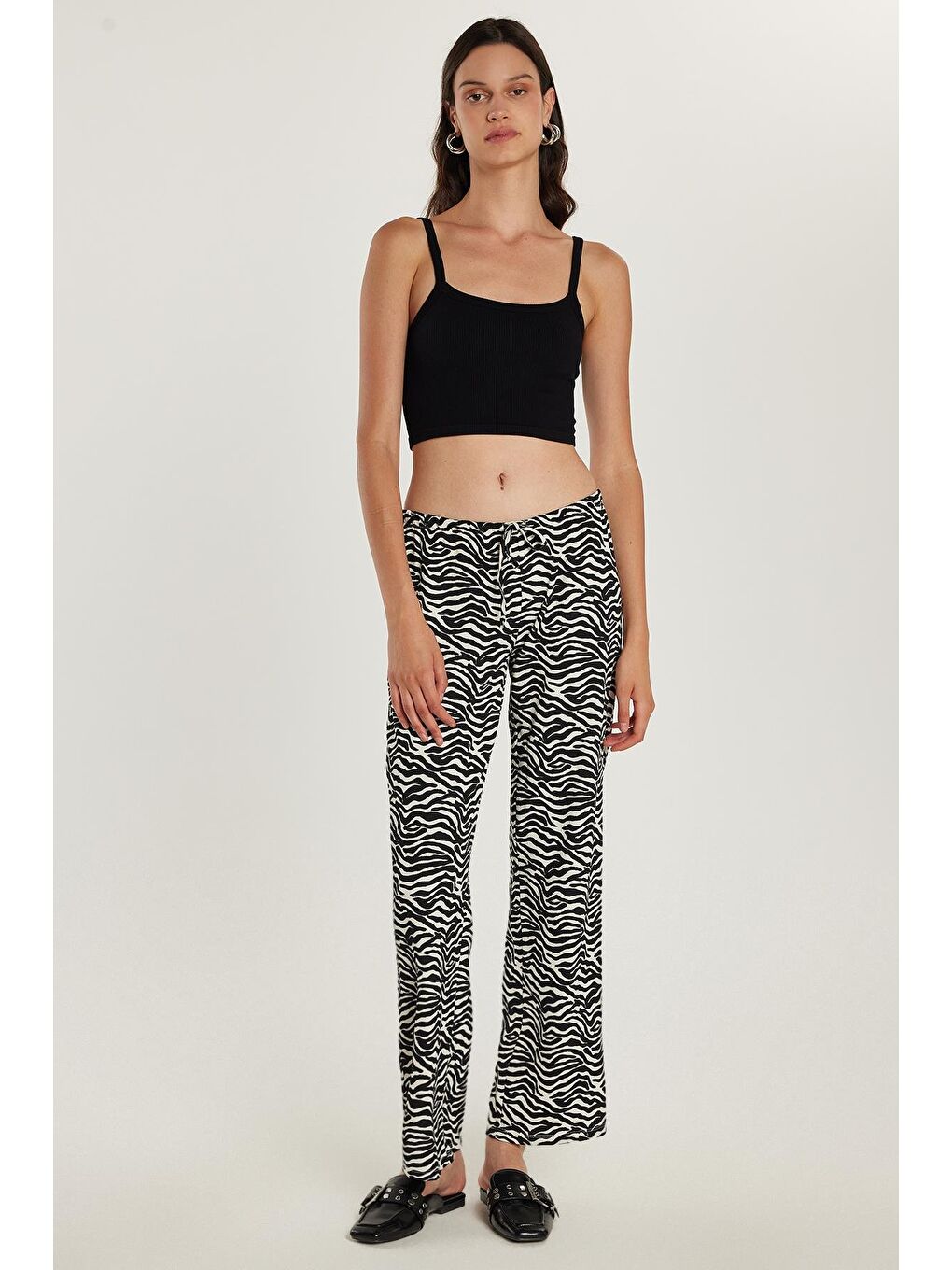 Karışık Kadın Relax Fit Rahat Kesim Beli Lastikli Bağlamalı Desenli Pantolon-3