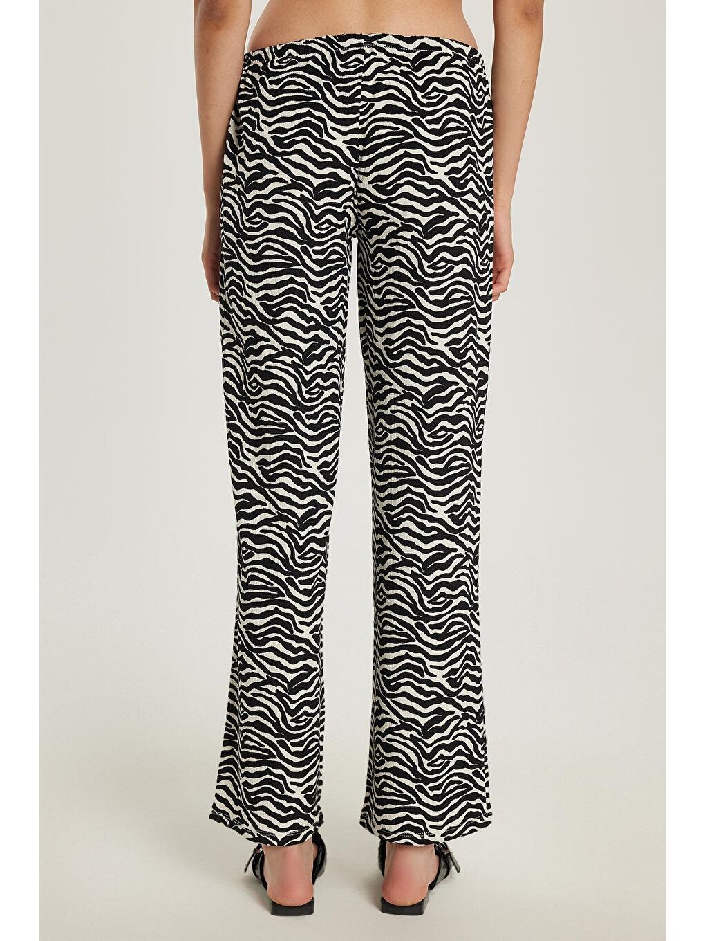 Karışık Kadın Relax Fit Rahat Kesim Beli Lastikli Bağlamalı Desenli Pantolon-4