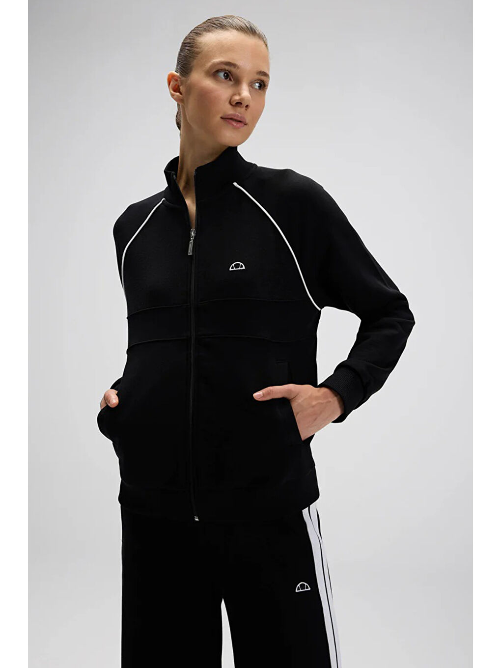 Siyah Logolu Pamuklu Regular Fit Dik Yaka Fermuarlı Kadın Sweat EF535-BK-2