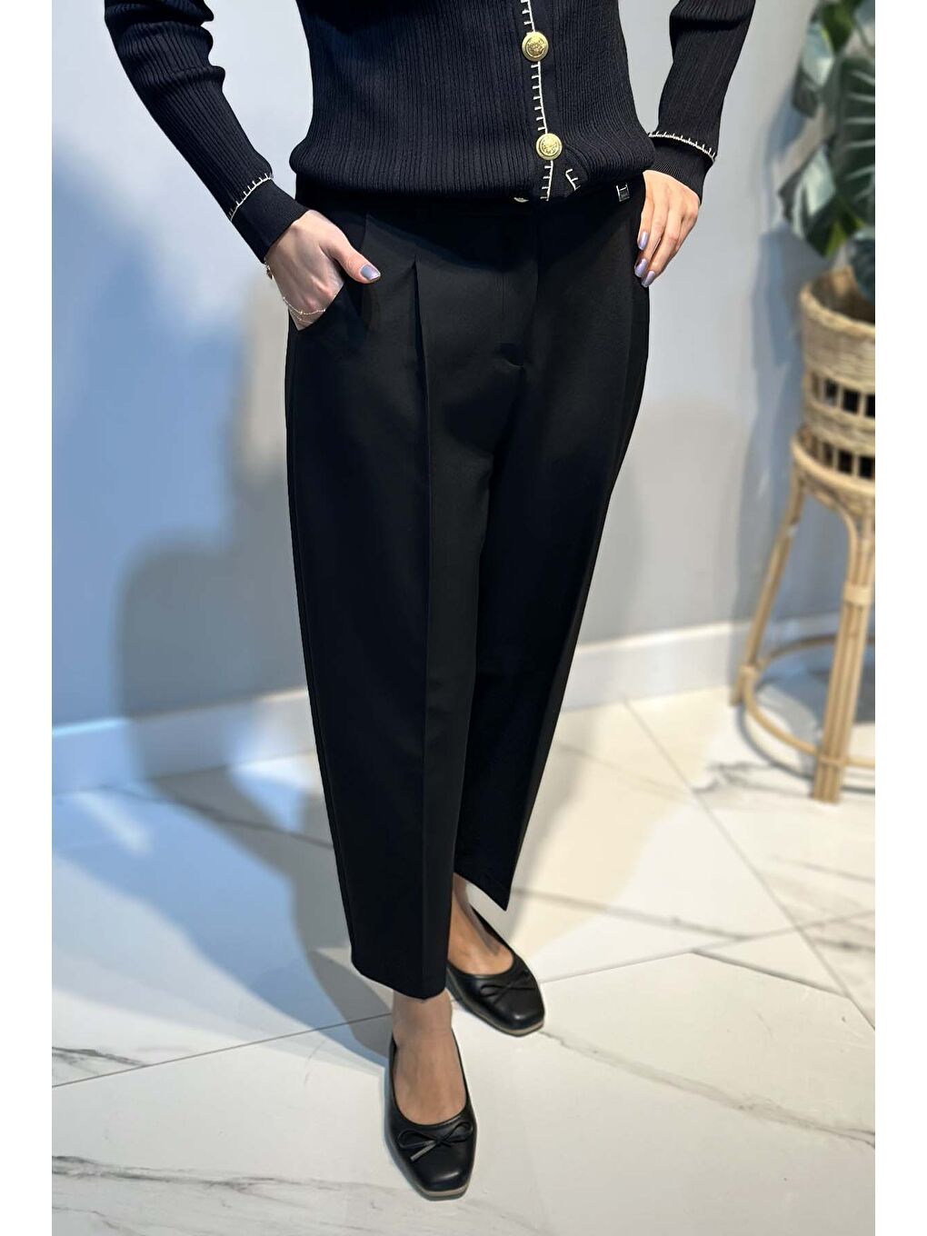 Arkası Lastikli Pile Detay Bilek Boy Pantolon 5567 Siyah