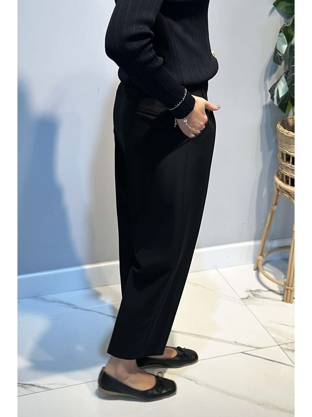 Arkası Lastikli Pile Detay Bilek Boy Pantolon 5567 Siyah-1