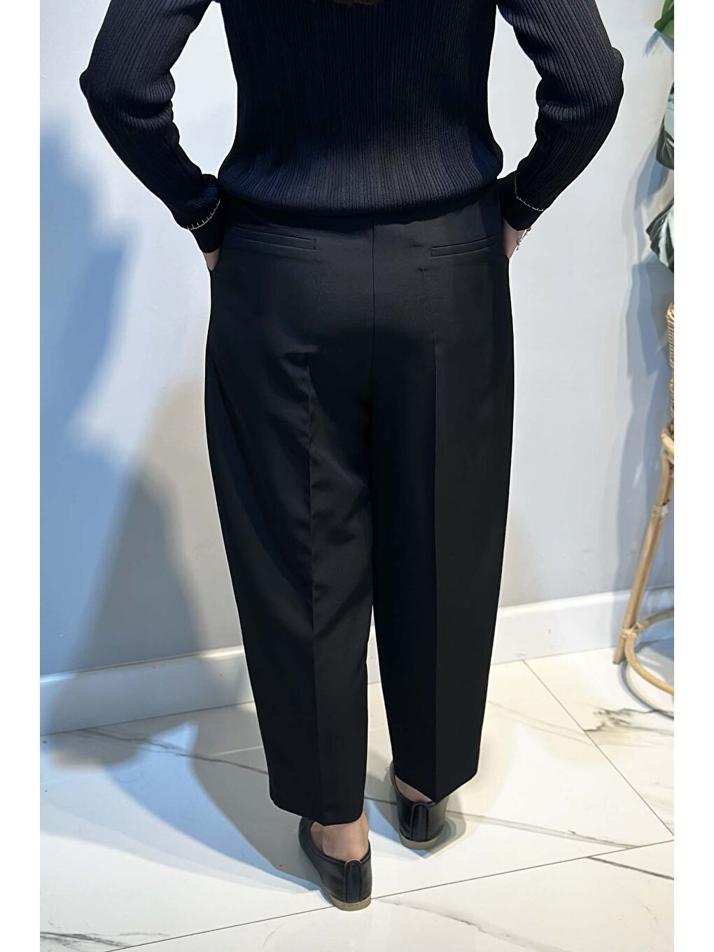 Arkası Lastikli Pile Detay Bilek Boy Pantolon 5567 Siyah-2